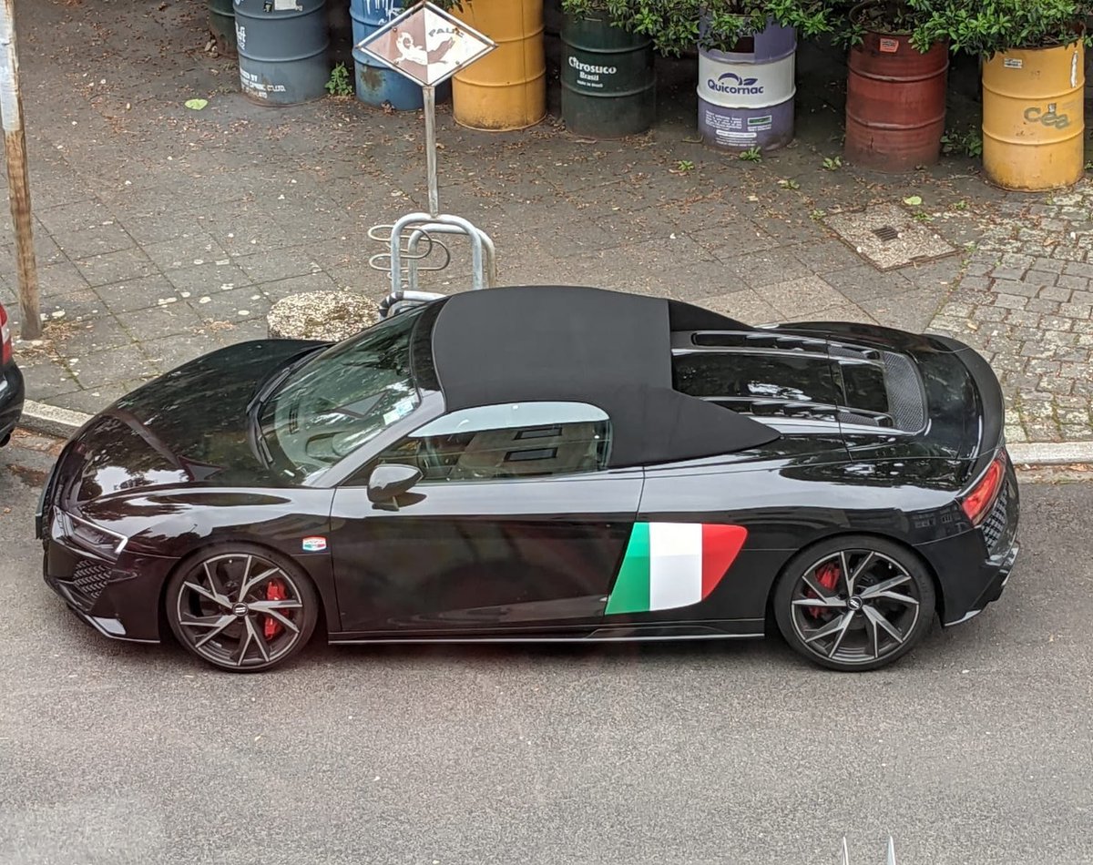 So gehen Autofahnen in Düsseldorf.
#UefaEuro2020