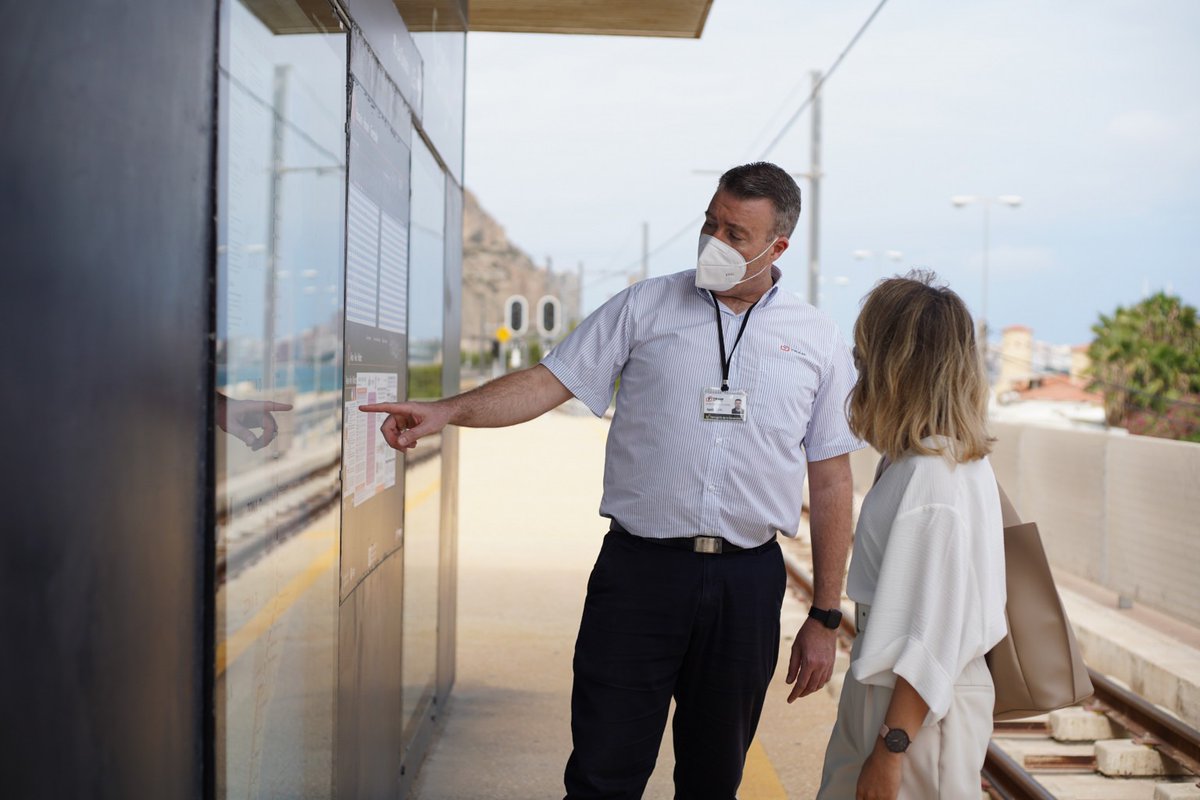 TramdeAlicante's tweet photo. 😷 ‼️ No olvides que tenemos que seguir utilizando la mascarilla en #TRAMdAlacant
🚇🚊 En el interior de los trenes
🚶♂️🚶♀️En las estaciones
☀️🌳 En los andenes: en el interior y al aire libre
😊 #xTixMi #ConResponsabilidad https://t.co/suXjPUSRkh