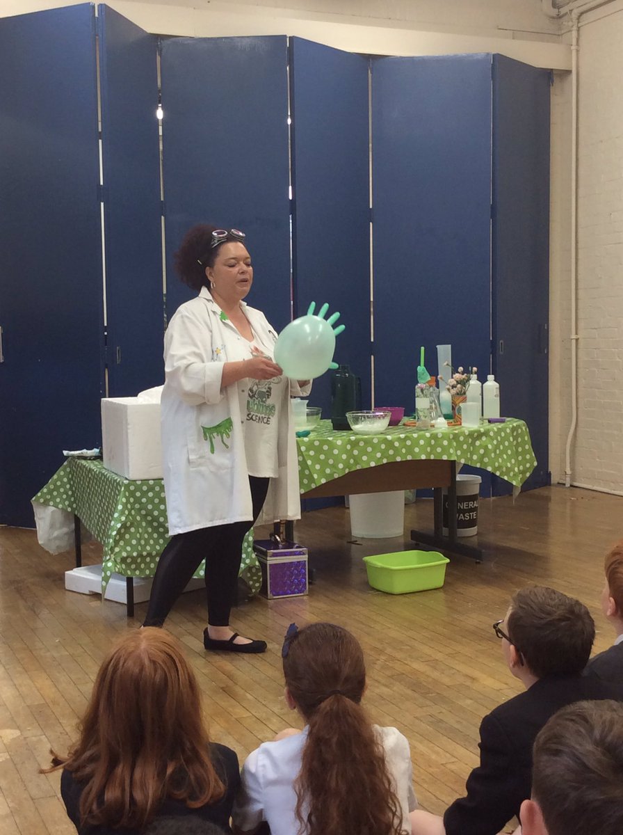 @National_Y5 @National_Junior We’re annoying some @SublimeScience with Magnetic Mel this morning! Some super fun experiments with dry ice! 🌡🧪🧼