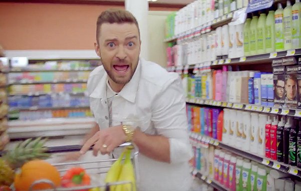 vmswiftie's tweet image. #PermissiontoDance is like steal my girl x I can&apos;t stop the feeling mv. LOVE IT.