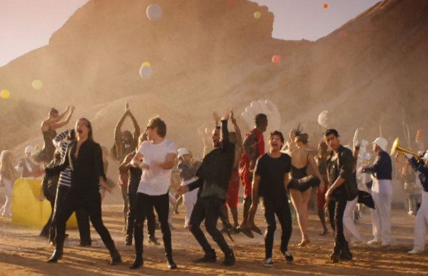vmswiftie's tweet image. #PermissiontoDance is like steal my girl x I can&apos;t stop the feeling mv. LOVE IT.