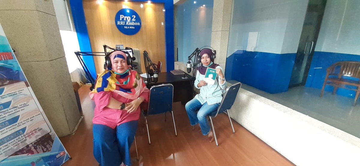 WPI Ambon mengupas "Buku Sio Ina" di Pro 2 RRI Ambon. Part II.

#WPIAmbon #RRIproduaAmbon #KutuBuku