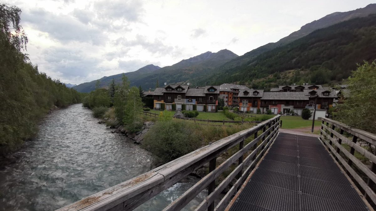 huckstersski's tweet photo. Stunning view on Chris' way back to Serre Che. 

#homeawayfromhome #serrechevalier #frenchalps #summer #été #serrechevaliervalley https://t.co/N18AlIvgpf