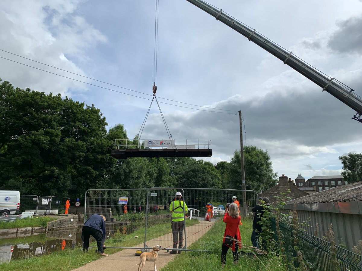 Quick reminder for #Skipton - part of Carleton New Road will be closed again on Sunday to allow a crane to lift in the new bridge to Aireville Park. 
We are aiming to do the lift around 9am, when the towpath and navigation will be temporarily closed.