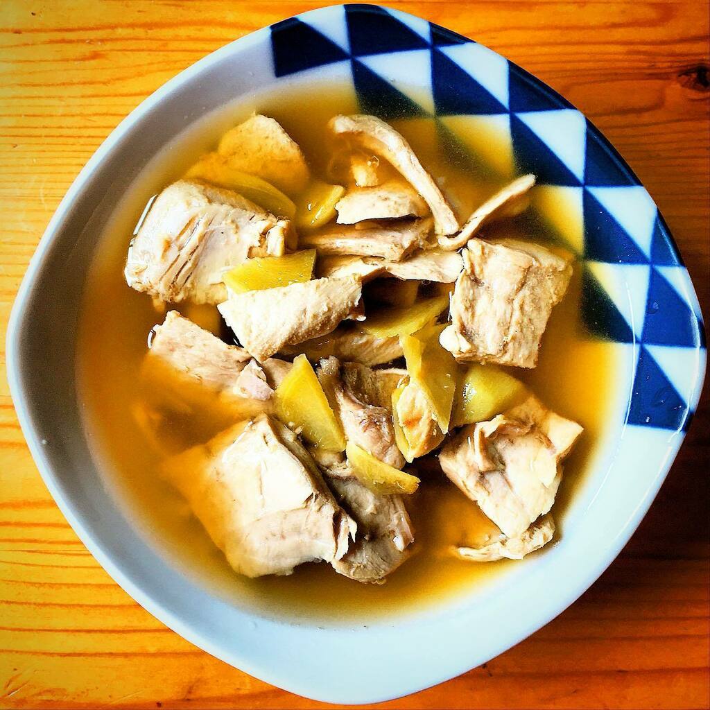 kikutaroid's tweet photo. 鮪煮
#メバチマグロ #bigeyetuna #raw #bonypartsof #lightlyboiled
#生姜 #ginger
#顆粒コンソメ #granuleconsommé
#味醂 #mirin
#水 #water
#お弁当 #bento
#お土産 #souvenir https://t.co/QMpLEwplpy https://t.co/e3wnl6V9x5