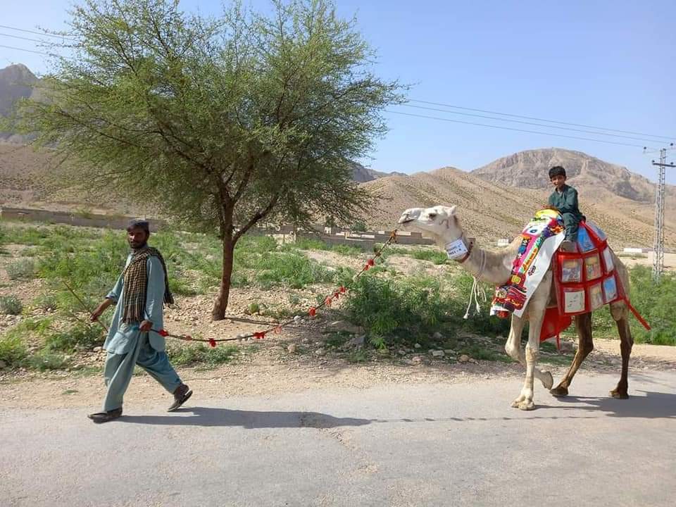 HullioSikandar's tweet photo. The #Balochistan is transforming at its own by switching to books than guns.

After successful experience of a mobile #CamelLibrary in Turbat and Barkhan, now it is also roaming in #Kohlu to educate the children at remotest parts of Pakistan.

More power to all unsung volunteers! https://t.co/P0hf9zlWCb