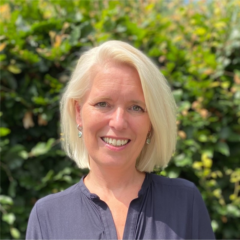 Gemeente_Venray's tweet photo. 👋 Welkom @cnijkerken! 🙋‍♀️

Venray Lokaal, D66, SP, VVD, ProVenray, PvdA en Samenwerking Venray dragen gezamenlijk Chantal Nijkerken-de Haan voor als wethouder in de gemeente Venray. 

Het is de bedoeling dat ze nog deze maand wordt benoemd door de gemeenteraad👨‍⚖️. https://t.co/YdCeOuIoan