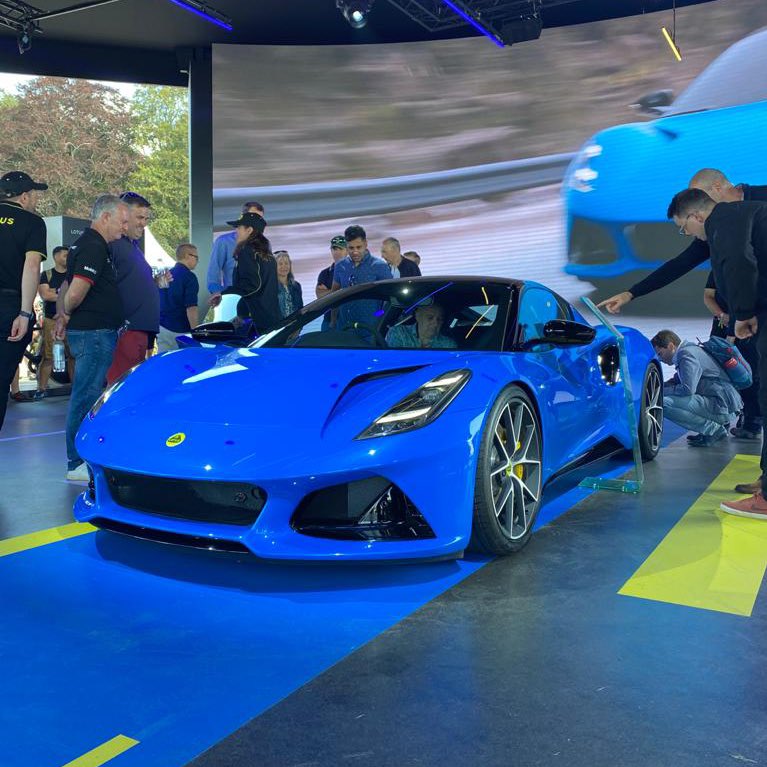 PistonHeads's tweet photo. Blue or yellow? #FOS  @lotuscars https://t.co/0QTnGE4PRz