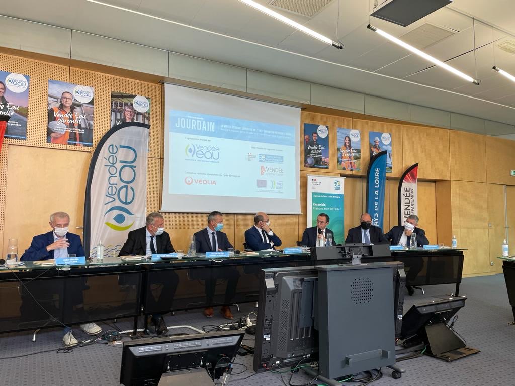 Lancement du projet Jourdain en #Vendée, expérience unique en Europe pour produire de l’eau potable à partir de la production d’une station d’épuration. Projet d’économie circulaire qui prend tout son sens avec le réchauffement climatique, fier de l’avoir initié il y’a 10 ans