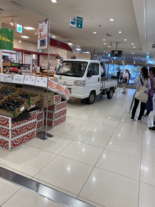 川中島の西友に軽トラがダイナミック入店 ドアをぶち壊さずにどうやって入った まとめダネ 川中島の西友に軽トラがダイナミック入店 ドアをぶち壊さずにどうやって入った まとめダネ