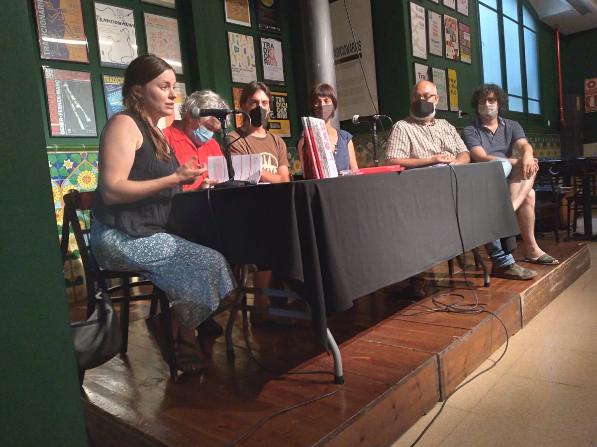 toniseres's tweet photo. Ha estat del tot acollidor presentar la revista #Canemàs número 21 de l'@EnsAssoc i poder parlar del dossier central: Identitats sonores al @tradicionarius. Moltes gràcies músics! @violinaire, @liraindiana, #JordiBarbet, #CristinaBoixadera, #XavierRota i @PauBenavent. https://t.co/IIPaGamlSj