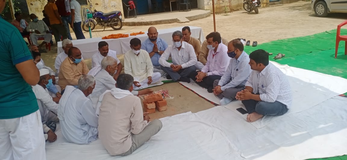 ArCooperative's tweet photo. कृषि स्थापना निधि अन्तर्गत सह0 समि0 पमनावली वि0ख0 खतौली में गोदाम निर्माण हेतु भूमि पूजन का कार्य मा0 विधायक जी द्वारा सम्पन्न किया गया।
@DmMuzaffarnagar 
@CDOMuzaf https://t.co/wAzlcLupsf