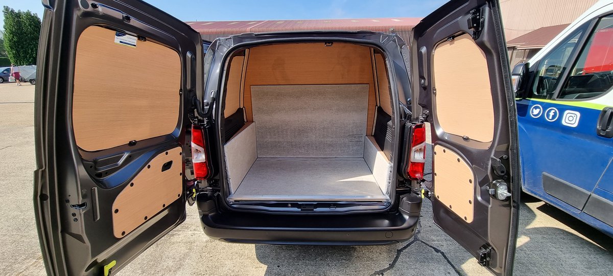 FleetshieldUK's tweet image. Ply lining and protective boarding completed the interior of this oven cleaning van.
Like it? Contact the sales team 01787 223739 or email info@fleetshield.co.uk for further information. #vanfitting #plylining #vanprotection