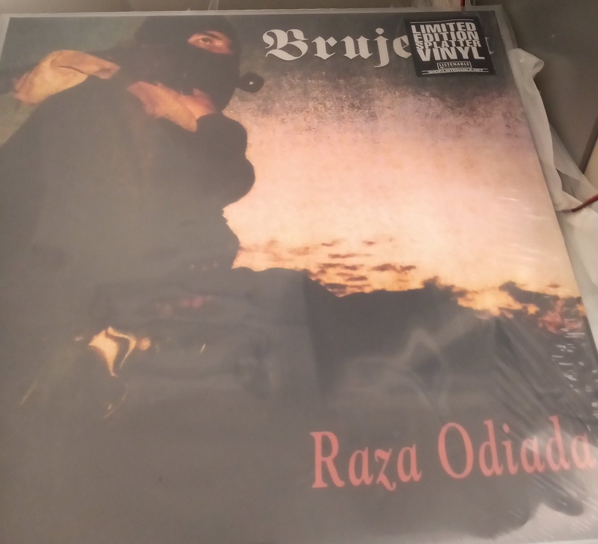 Ayer me llegaron estos dos CLASICAZOS enormes gracias al buen hacer de <a href="/CatabasisRecord/">Catábasis Records</a>, me llegó algo más pero estos dos... me han quitado 25 años de encima 😅 si queréis copias todavía les quedan, trabajan de puta madre, seriedad y eficiencia garantizada.

#EnViniloSabeMejor
