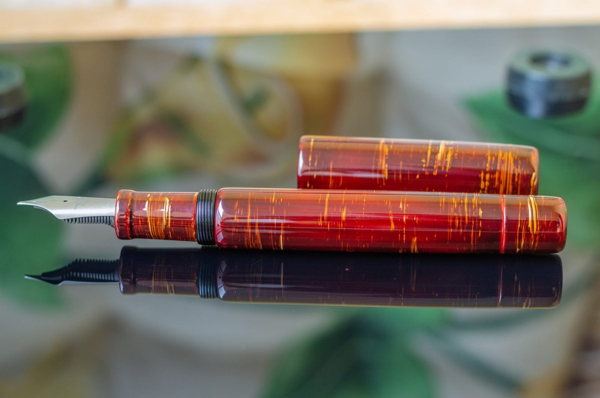 teodormircea's tweet photo. PenTeo Samurai Longsword 
Sakurakawa Nuri finished
Button filler 
380 Titan nib
Cursive italic grind @pol_carrasco @FP_nibs 
https://t.co/Q7IrjeESKR
#urushi
#pens
#handmade
#WritingCommnunity https://t.co/Qz634UpJle