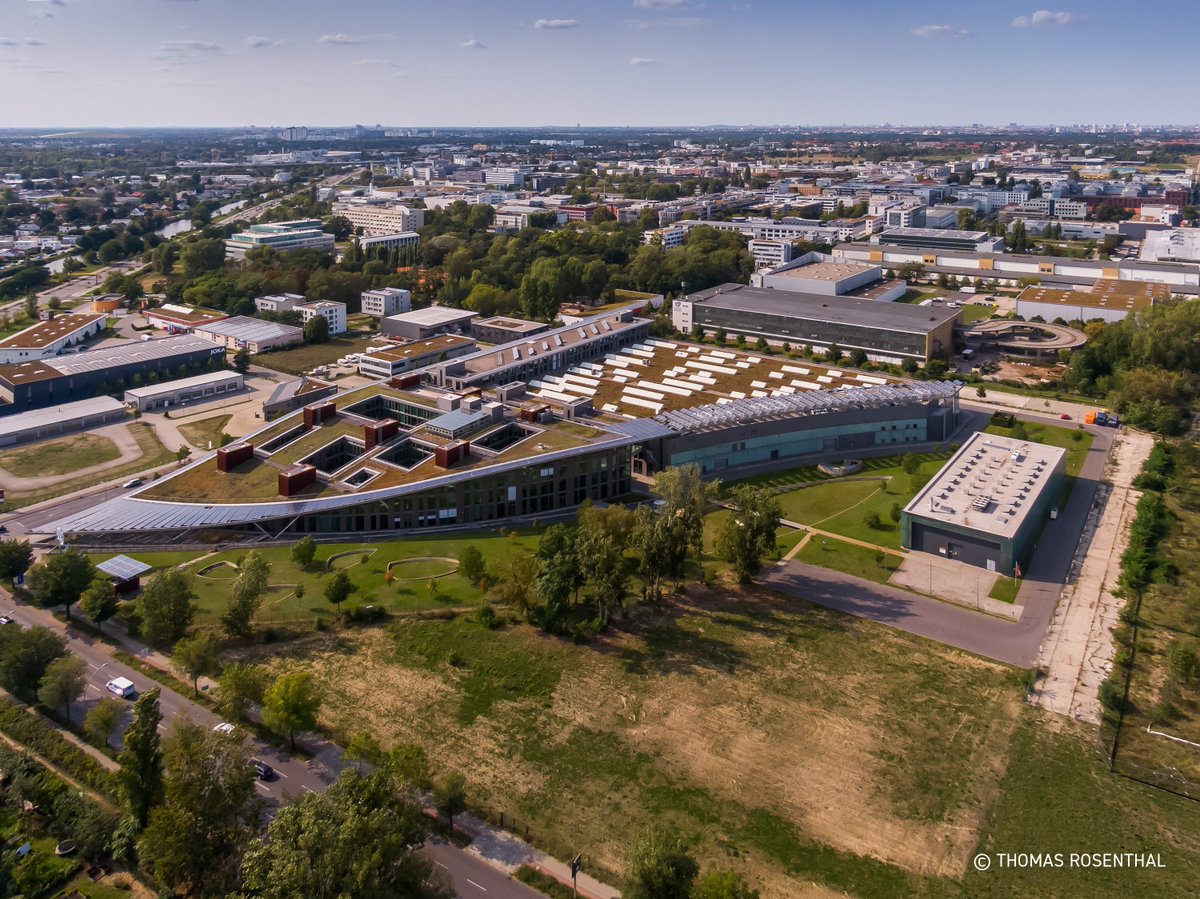 beostweets's tweet photo. Der CURVE-Campus im Technologiepark Berlin-Adlershof wechselt den Besitzer. Die voll vermietete #Unternehmensimmobilie (26.000 m2 Mietfläche) wird Teil des Fonds „#BEOS Berlin Prime Industrial“. Verkäufer ist der deutsch-irische Investor Signature Capital. https://t.co/T6GtRuGZsa