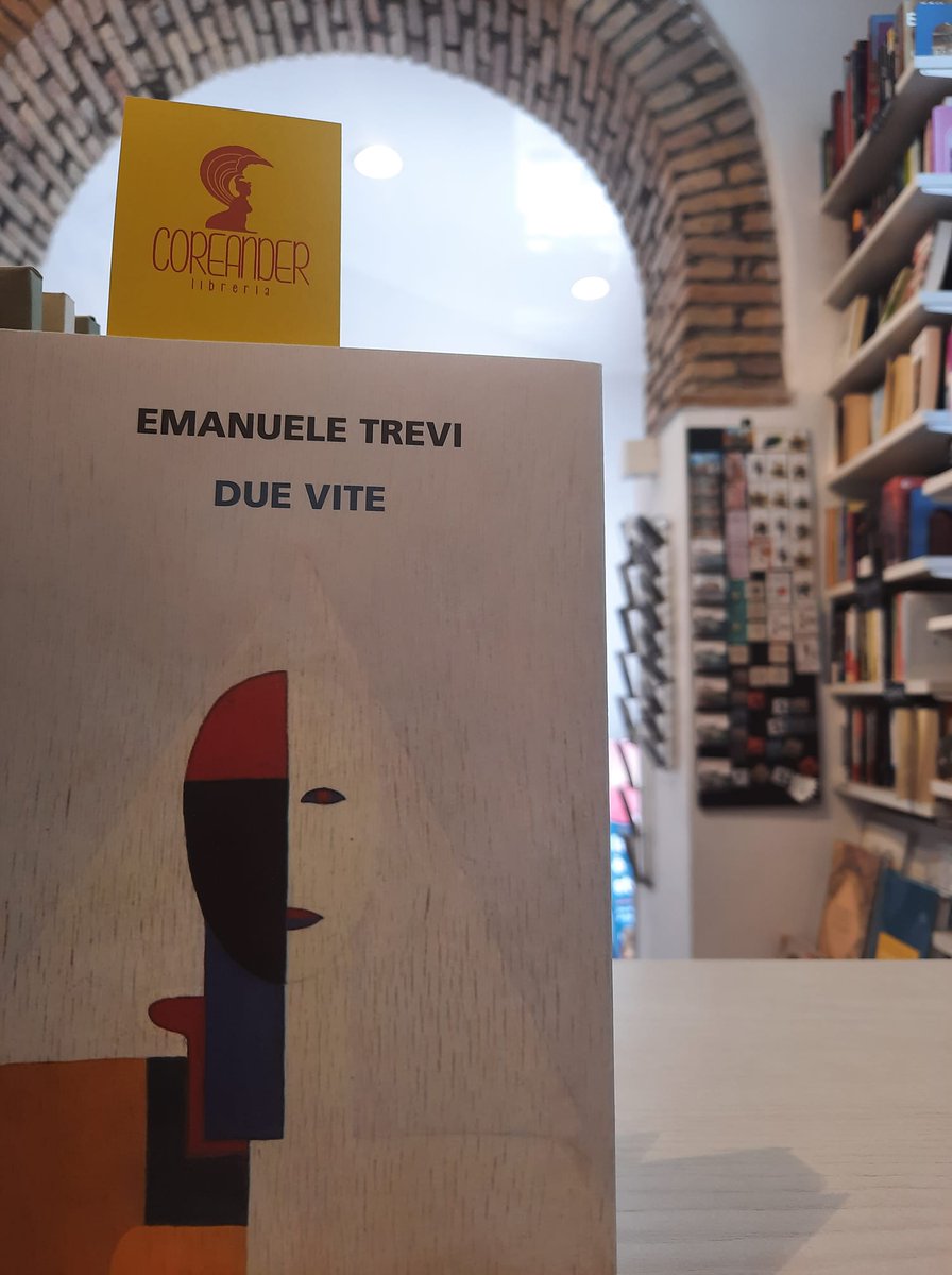 CoreanderLibri's tweet image. Congratulazioni a #EmanueleTrevi per la #vittoria del @PremioStrega con lo splendido #DueVite edito da @NeriPozza! Avere un vincitore del nostro quartiere è fonte di grande orgoglio!