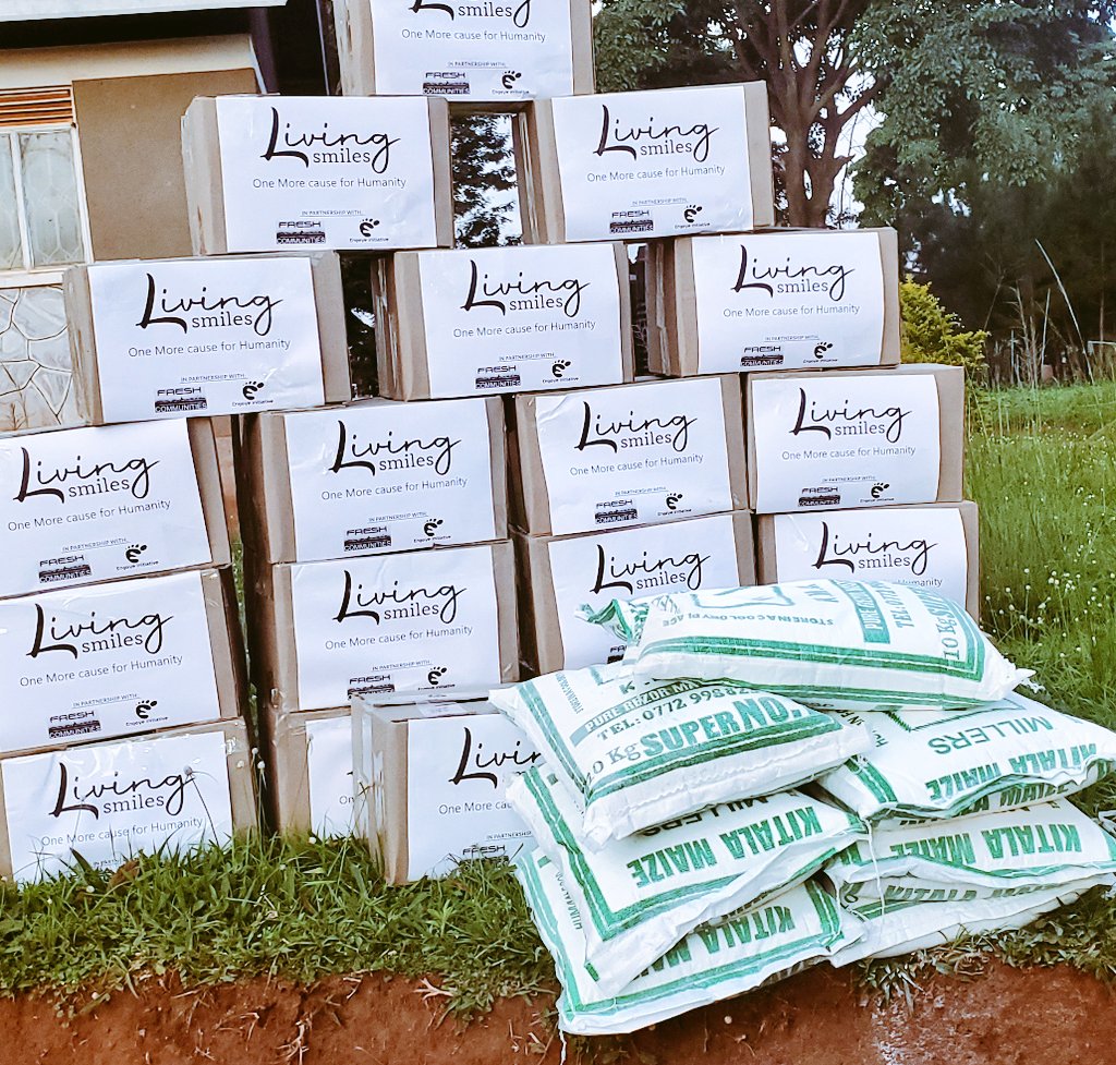 livingsmilesorg's tweet photo. In this time of lockdown,you can put a smile on someone's face. It could be giving something to your neighbor,  sharing a meal or doing an act of service in your community. If you have anything you would love to donate to anyone dm us and we shall deliver it to them
#livingSmiles https://t.co/R5LTxHfDcz