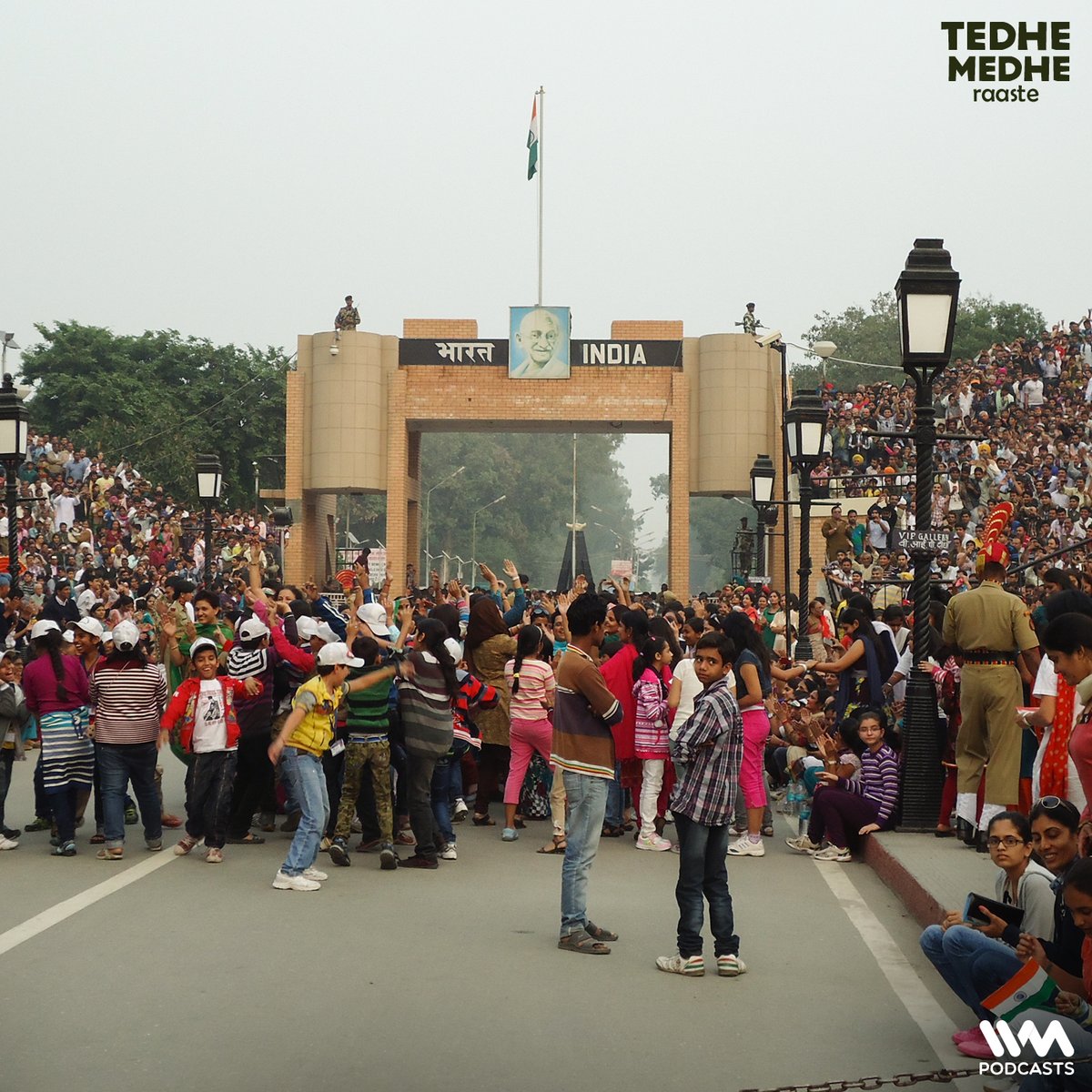 IVMPodcasts's tweet photo. People used to visit in large numbers before the COVID-19 pandemic. Under the benign presence of Mahatma Gandhi, people would break into impromptu gigs, dancing to the marching beats of patriotic songs.
@keshavchat 
#India #Pakistan #Attari #Wagah #Border #TedheMedheRaaste https://t.co/Kl8wiMEnK6