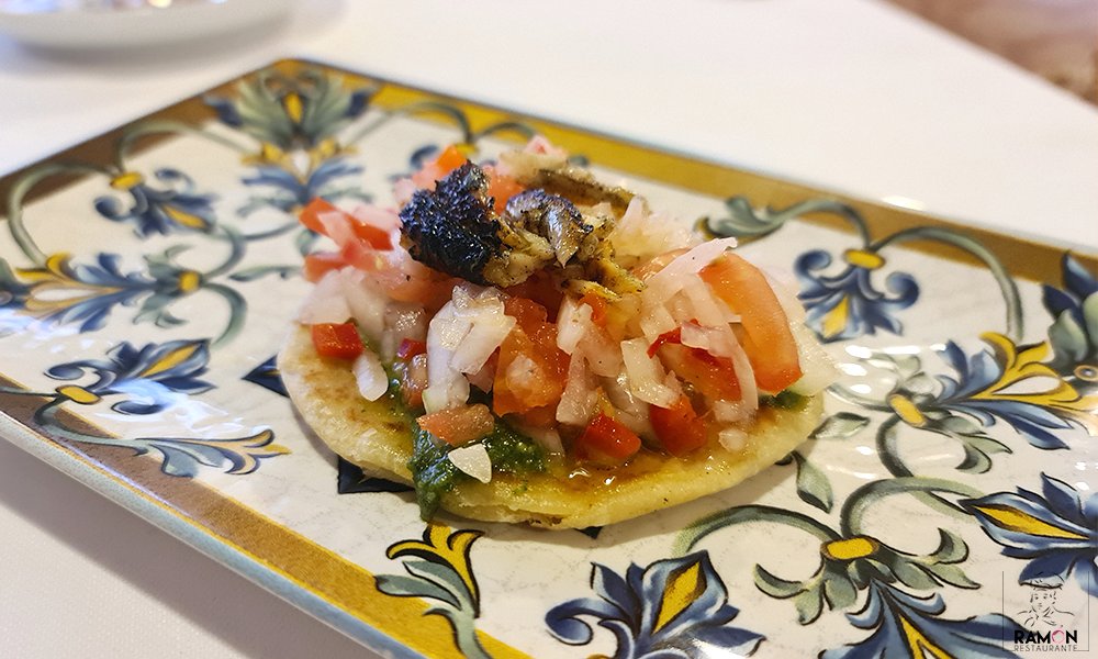 Ramon_R_Rte's tweet photo. Un entrante creación 100% rte Ramón: torta a la pala con pesto, pico de gallo y capellán. Fusión de culturas y sabores que te sorprenderá 🤩
Reservas ☎ 965 621 358
#tortaalapala #tortas #picodegallo #pesto #capellan #casero #productosdecalidad #Monforte #Alicante #restaurantes https://t.co/CVvRJs036j