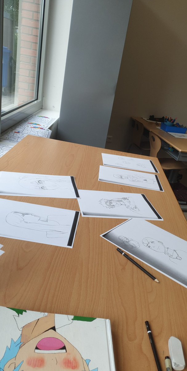 Validhuman1's tweet photo. I set up a station so they could take my drawings B) https://t.co/qWxqoYYBOF