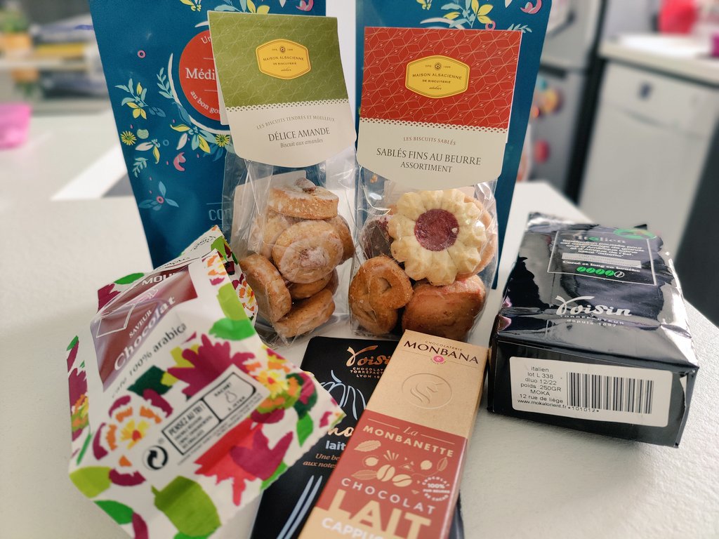 sinedied's tweet photo. Thanks to @simplewebconf organizers for the yummy surprise, I love it 😋 https://t.co/d5wJ691byl