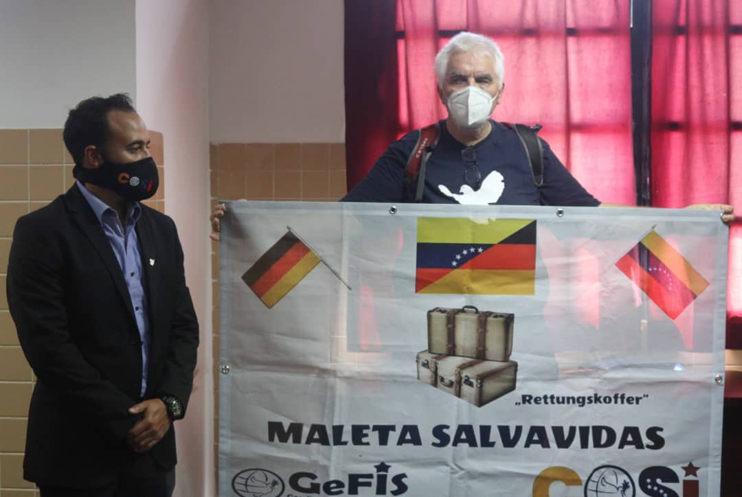 secdespachogob1's tweet photo. 🇻🇪🕊️🇩🇪 #SabíasQue Gracias al Proyecto "Maletas Salvavidas" al edo. Bolívar, el día día de ayer se entregaron medicinas a pacientes infantiles con patologías oncológicas del Complejo Hospitalario Ruiz y Páez, esfuerzo sostenido del @cosi_venezuela, #GEFIS y el @ISB_VE. @jaarreaza https://t.co/eDpCrvhojr