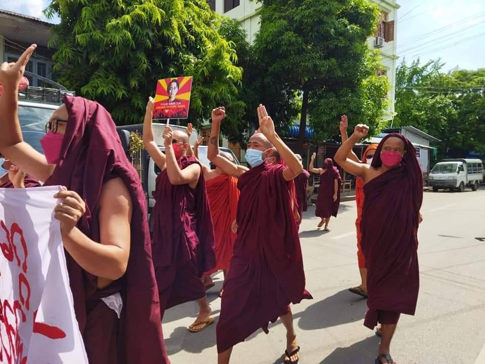 BettyAprilMoe's tweet photo. Protest against military dictatorship by Mandalay Sangha Union on the afternoon of July 9. #WhatsHappeningInMyanmar #July9Coup https://t.co/NAlxN84tfn