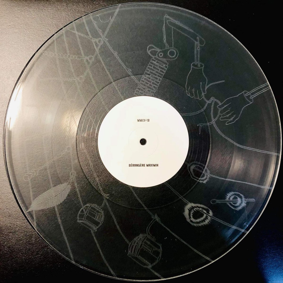 EnsembleFlashb1's tweet photo. ☞ INVITATION PROMO DISQUE BÉRANGÈRE MAXIMIN
Pour fêter la sortie de l’album en série limitée Komora,  Bérangère Maximin / Flashback vous invitent à la présentation de l’oeuvre autour d’un verre, mardi 13 juillet à 18h30 au Labo Flashback.
Lien event FB ☞ https://t.co/9UmGN4Ajk9 https://t.co/wdKLbOjjQp