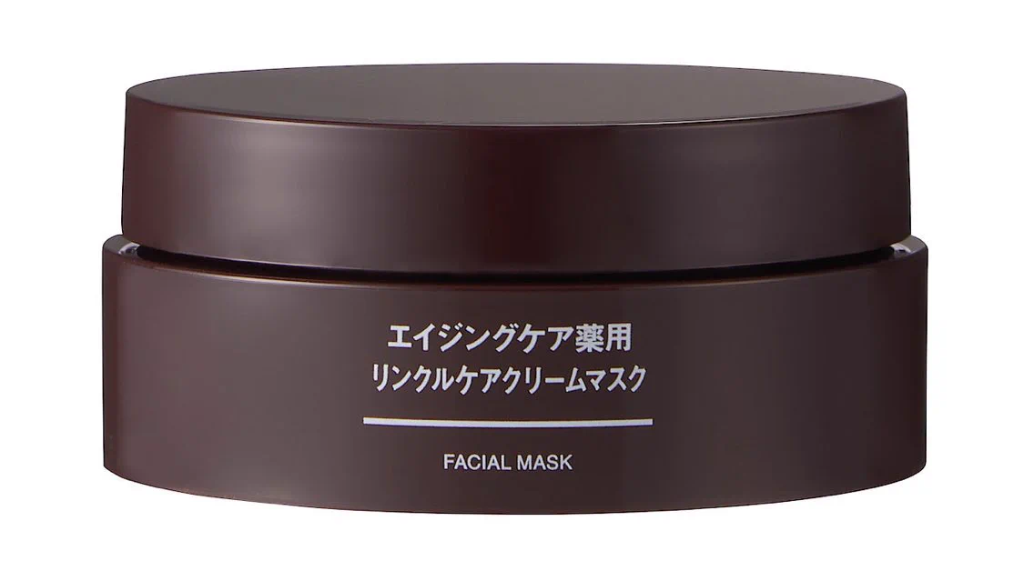 若い時から続けるべし！顎下、フェイスライン、首の後ろにも必ず化粧水を塗るのが大事！