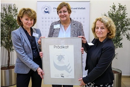 Der Regionalverband Ruhr (RVR) mit Sitz in Essen ist Träger des TOTAL E-QUALITY Prädikats für Chancengleichheit und Vielfalt seit 2017. Hier geht's zum Portrait: bit.ly/3huRWXc
#chancengleichheit #diversity #TotalEquality
@rvr_ruhr