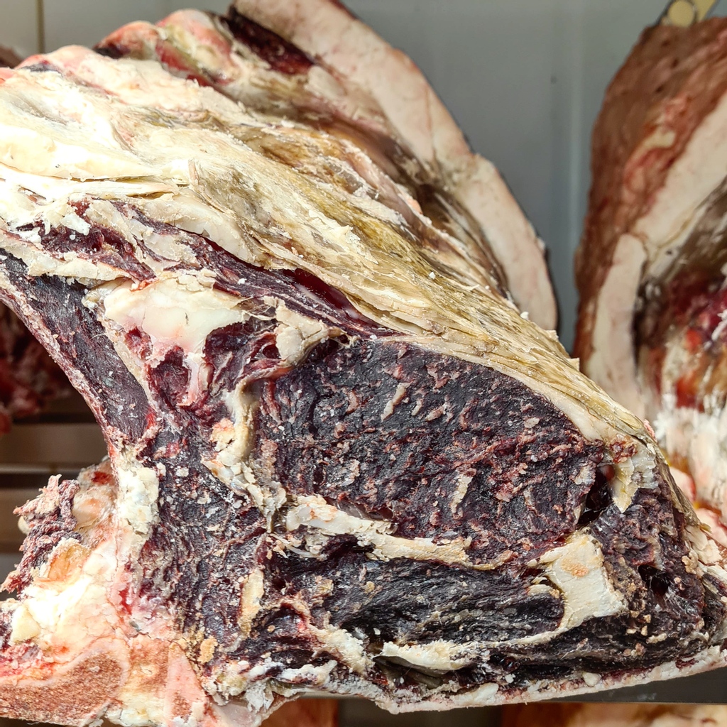 paddocktotable's tweet photo. We dry age our own beef in store from our own farm. We can tell you the age, breed, sex and process date of our beef. These details are important to us and we enjoy giving the back story behind our steaks 👌🥩

#grassfed #beef #tastes #better #supportlocal https://t.co/AjpJ39sRpH