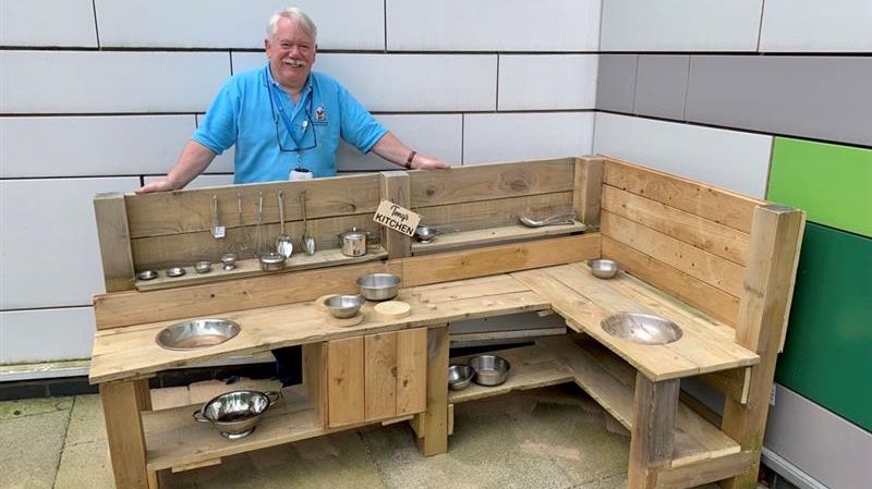 Thanks to the amazing talents of Maintenance Worker Tony, our Manchester House now has a fantastic addition to their garden. By upcycling old wood and other unused materials, Tony built this incredible mud kitchen for the children at the House. Thank you, Tony! 💙 #RMHCStar