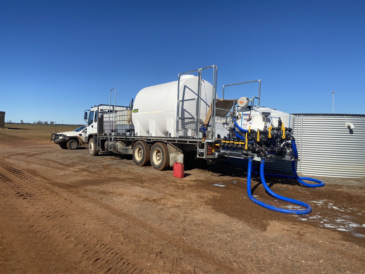 aritchie17's tweet photo. @farmagro1 This is our set up it was built by @SprayerMate https://t.co/XyMYTydvDb
