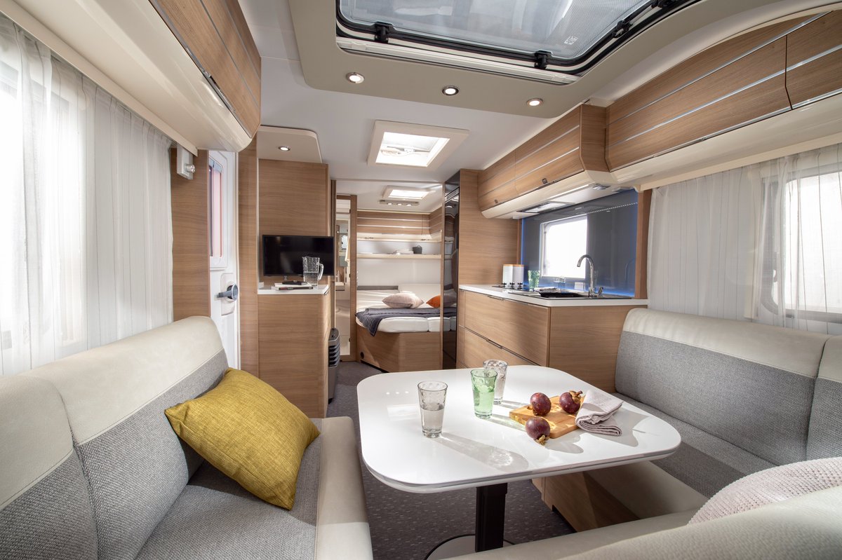 ANOIACARAVANAS's tweet photo. 🔷Estamos enamorados de esta caravana Adora 722,  nos hace sentir como en casa. 
Su ventana panorámica nos encanta♥ 

⚙️Chasis AL-KO
👨‍👩‍👧‍👦 4 plazas 
🍴Cocina completa

Para mas información DM 📩 

#anoiacaravanas #caravana #vanlife #vacaciones #holidays #sobreruedas #van #rutas https://t.co/eLOuDHN1Qe