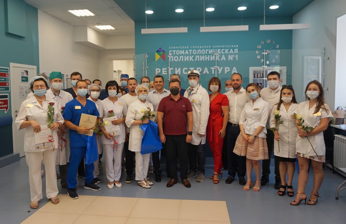AdmSamRna's tweet photo. Сегодня Глава района Роман Радюков, директор @gym3sam_ru Светлана Ильина и зампредседателя регионального совета сторонников партии «ЕР» Роман Балтер посетили городскую стоматологическую поликлинику №1 и поздравили коллектив с профессиональным праздником. @rradyukov https://t.co/ZJtDqcSHK5