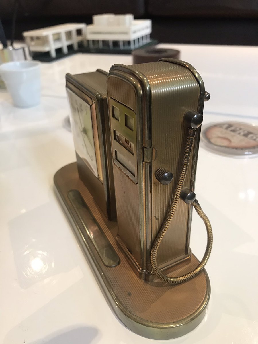 I’ve largely been successful in restricting my petrol pump collection to full size pumps but I couldn’t resist this charming clock calendar 😊