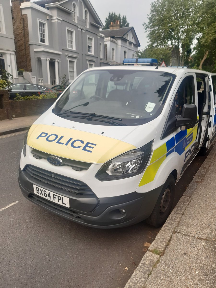 Today, with the help of @MPSGrovePark and @MPSLeeGreen we successfully executed a dangerous dog warrant. The dog has been seized and investigation is ongoing. #workingtogetherforasaferblackheath