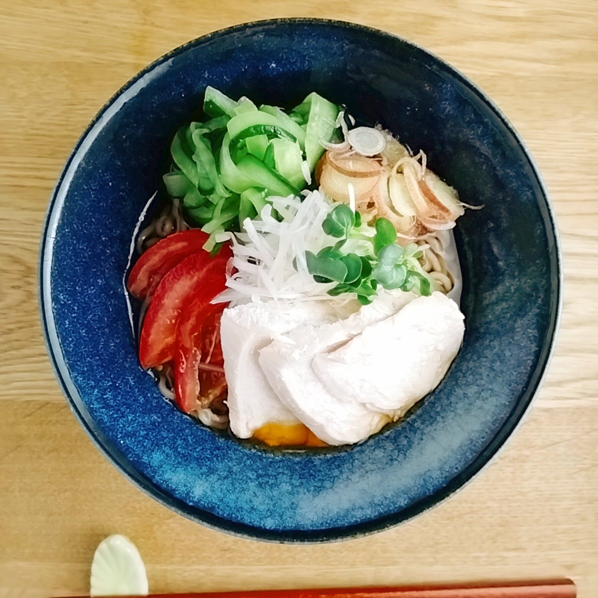 今日の夕ごはんは冷たいラーメン🍴
薬味をたくさんのせてさっぱりといただきます😋
#おうちごはん #料理好きな人と繋がりたい