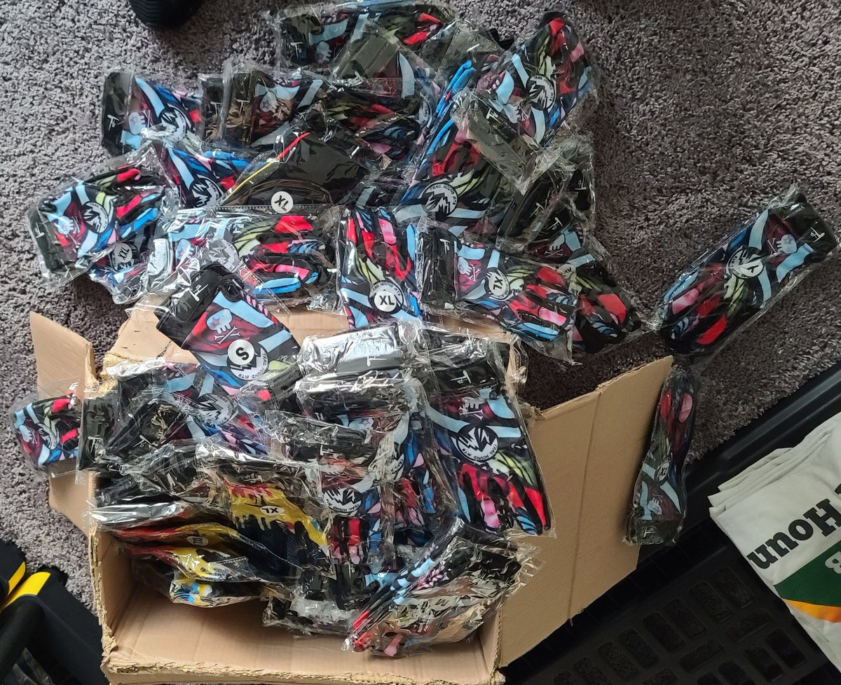 HoundMtb's tweet image. The new gloves arrived and they are ready for purchase.
.
TRAILHOUNDMTB.COM 
.
#mtb #mountainbiking