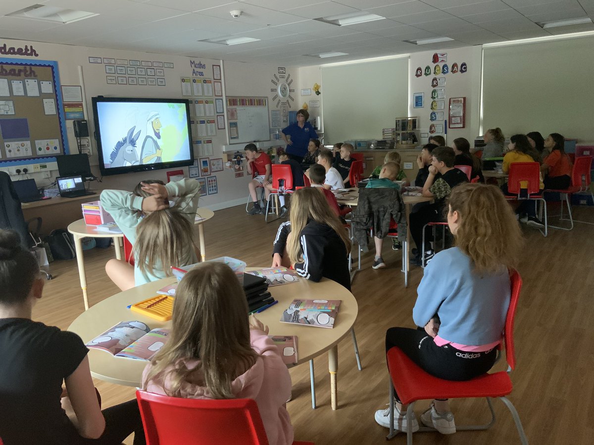 MissNelsonNYP's tweet photo. Thank you to #club707 for today’s workshop. We now feel more confident about transitioning to secondary school and will find the survival guide extremely useful. @NantYParcSchool https://t.co/AakvsRgUMT