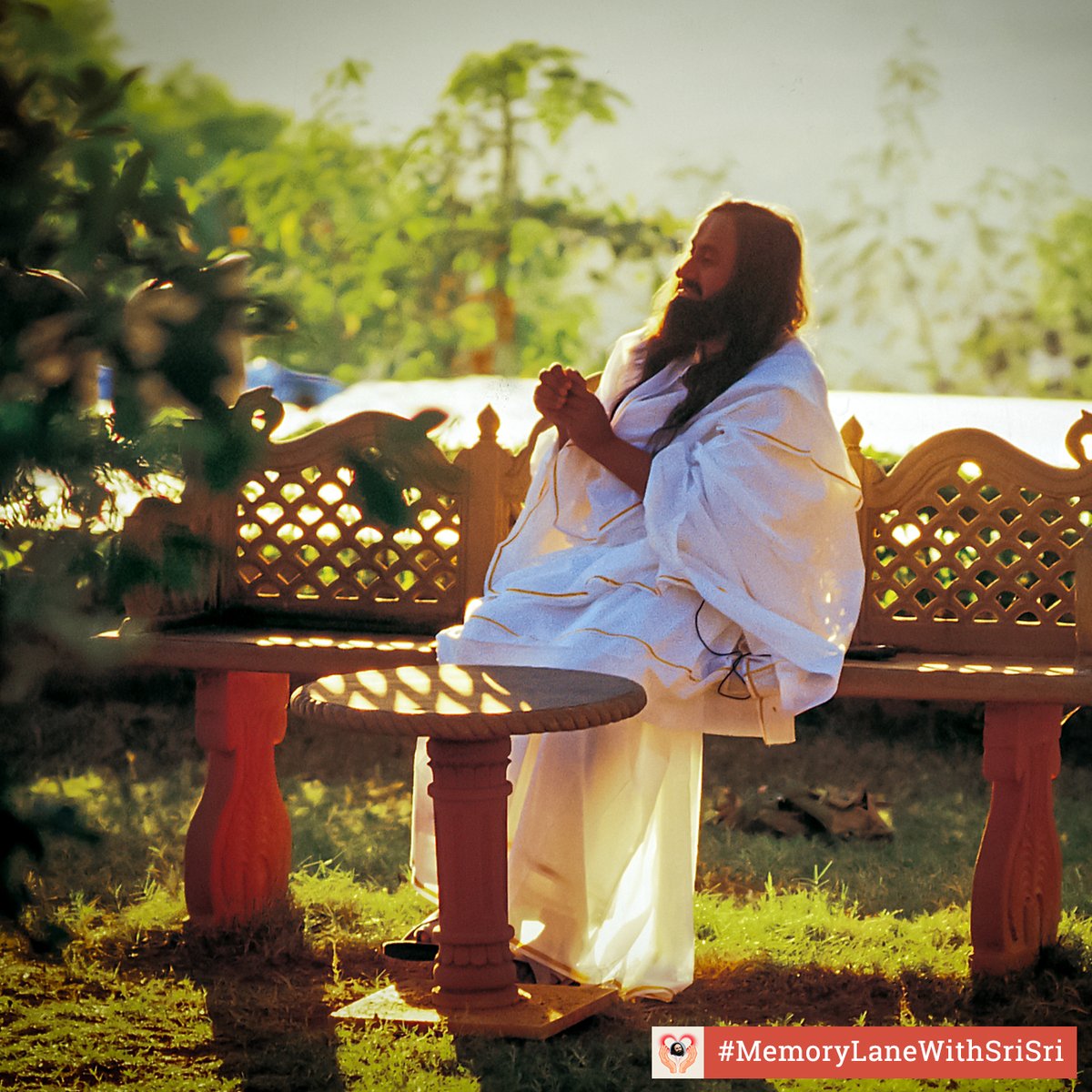 Experience a sky full of potential and possibilities in your life as faith in the Master dawns in you.

#MemoryLaneWithSriSri