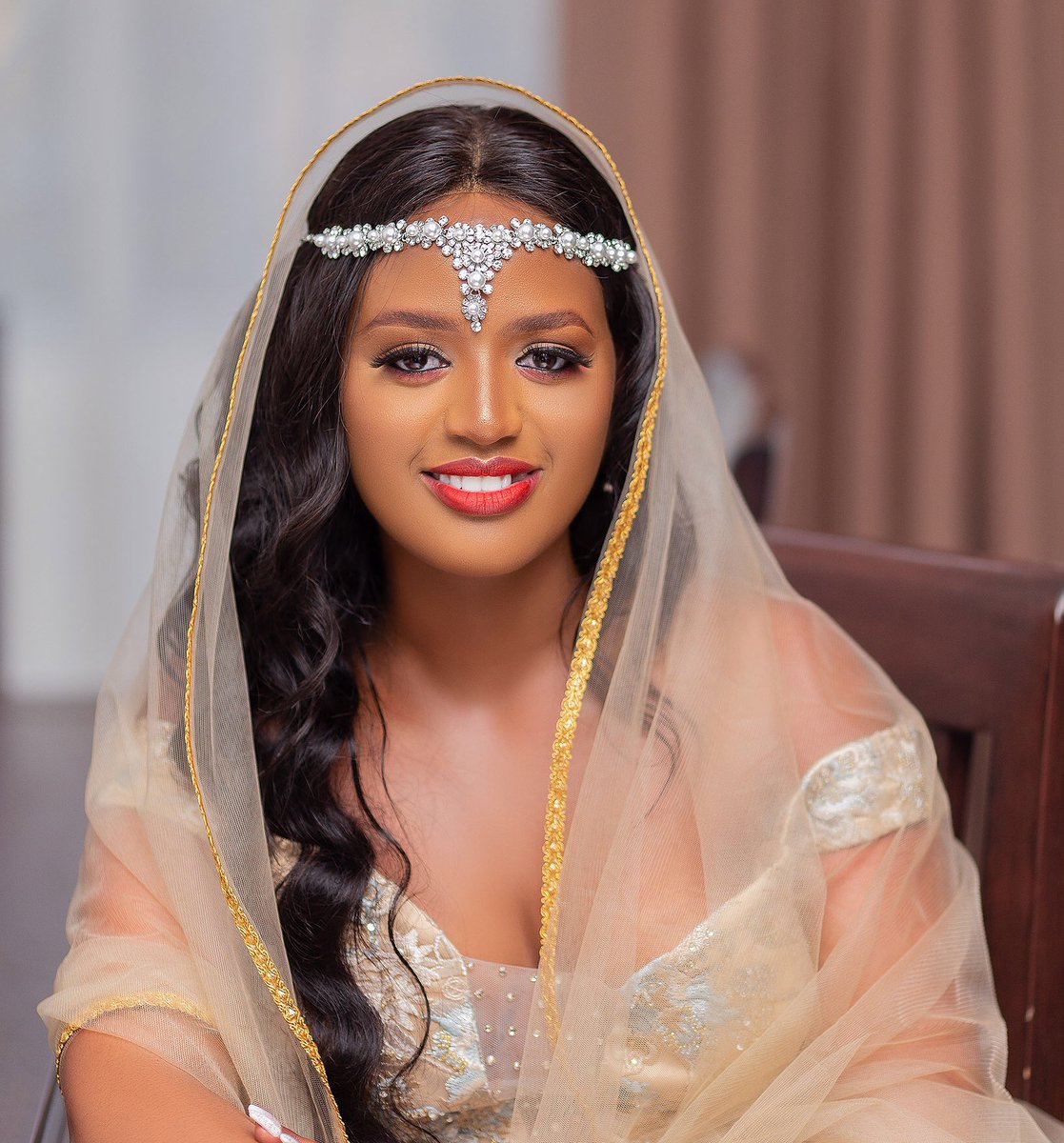 sleek_ug's tweet image. Hi guys I am sleek_ug and this is my hustle; I do makeup and hair styling for bridals and all events! Kindly comment down below with some pictures of your hustle or quote the tweet! Lets support each other!  Also kindly retweet,lets all grow.more of my work👇🏾