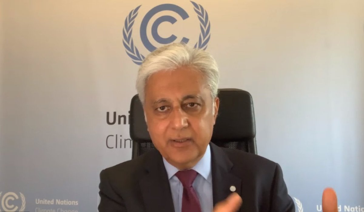 UNFCCC's tweet image. "This year will determine whether we are on track to acheive the goals of the Paris Agreement or not. #COP26 is a rare moment that cannot be lost" - @OvaisSarmad at the end of #ClimateWeekAP. Details: bit.ly/APCWwrap