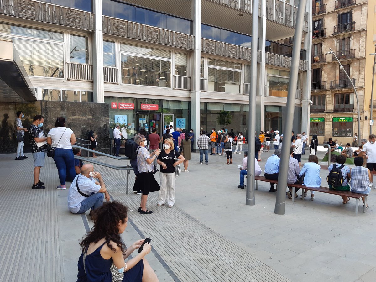 8 treballadores confinades, entre d'elles 3 positives de Covid-19 i les altres confinades per contacte estret al seu lloc de feina: l'OAC Sant Miquel. L'oficina segueix donant servei. Què en dieu?<a href="/bcn_ajuntament/">Ajuntament de Barcelona</a> <a href="/laiabonetrull/">Laia Bonet</a> <a href="/jaumecollboni/">Jaume Collboni</a> <a href="/pscbarcelona/">PSC Barcelona/♥️</a> <a href="/bcnencomu/">Barcelona en comú</a>