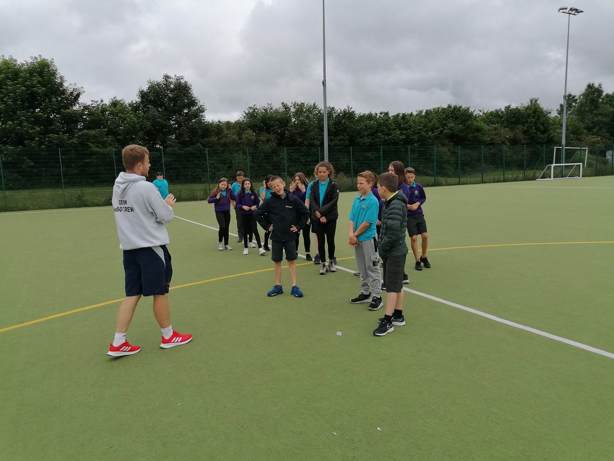 CarregHirfaen's tweet photo. Bore Pontio yn ysgol Bro Pedr, gwers Dyniaethau, rownderi, yna amser cinio. Pawb yn mwynhau. #FanaCH https://t.co/rKHA7b8jV6