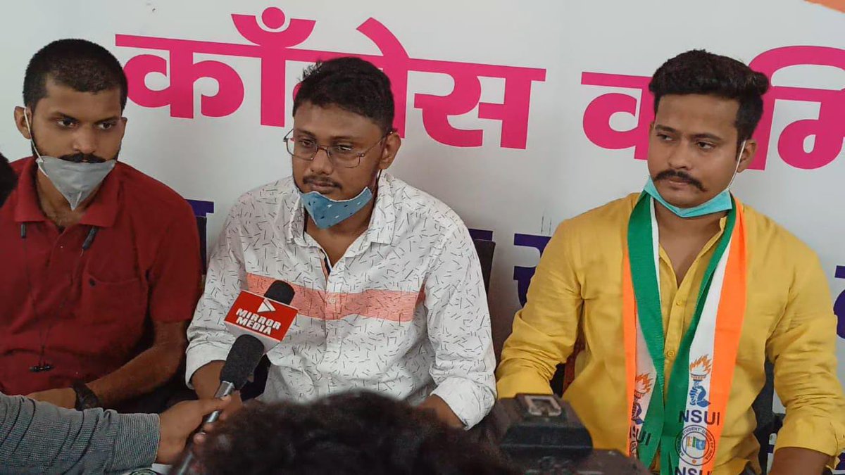 nsui's tweet photo. NSUI झारखंड के प्रदेश अध्यक्ष @AmirHashmi_INC के द्वारा प्रेस कॉन्फ्रेंस कर केंद्र सरकार से मांग की कि छात्रों के लिए टीकाकरण की नीति तय की जाए एवं छात्रों की सुरक्षा को देखते हुए पहले छात्रों का टीकाकरण किया जाए फिर परीक्षा लिया जाए।
#NoExamUntilVaccination https://t.co/G58Yb5P44c