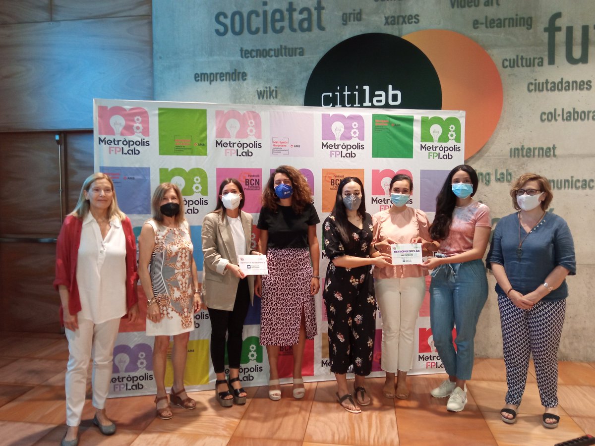 #MetròpolisFPlab Premi al millor projecte pel repte <a href="/aiguesbcnclient/">Aigües de Barcelona</a>: "per fomentar el consum responsable d'aigua i aliments i reduir-ne el malbaratament "a l'equip Earthfocus de l' <a href="/EdTbarcelona/">EscoladelTreball BCN</a>
📸 <a href="/BallarinMontseK/">Montserrat Ballarín /❤️</a> <a href="/neusponspena/">Neus Pons Pena</a>
<a href="/anahdezbonancia/">anna hdez bonancia</a>