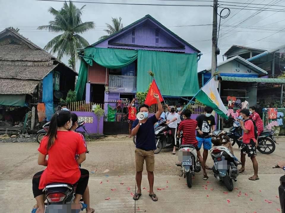 BettyAprilMoe's tweet photo. Motorcycle strike against military dictatorship by residents from Dawei #WhatsHappeningInMyanmar #July9Coup https://t.co/ZT8nW2dt7t