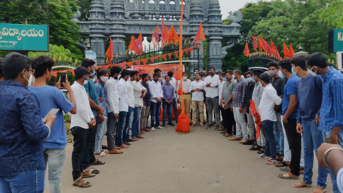 ABVPkakatiya's tweet photo. @ABVPkakatiya celebrated National Students day&amp;73rd ABVP formation day  grandly at KU first gate. 

ABVP Telangana Vice-president Dr.Rajendra sir hoisted flag and on the eve of special day planted saplings in the university. 

#NationalStudentsDay 
#abvpfoundationday https://t.co/cvyEsCDsBC